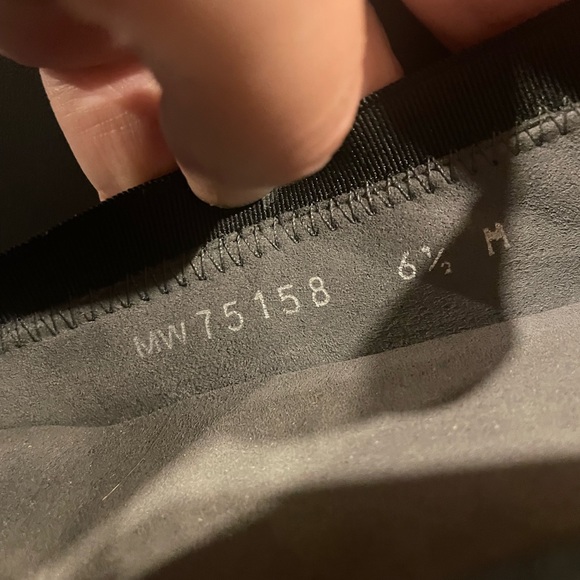 STUART WEITZMAN Cabot Flats Patent Leather Bow Studded - Black Size 6.5 - Picture 8 of 9